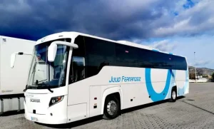 Autocares Julio Fernández - autobús aparcado